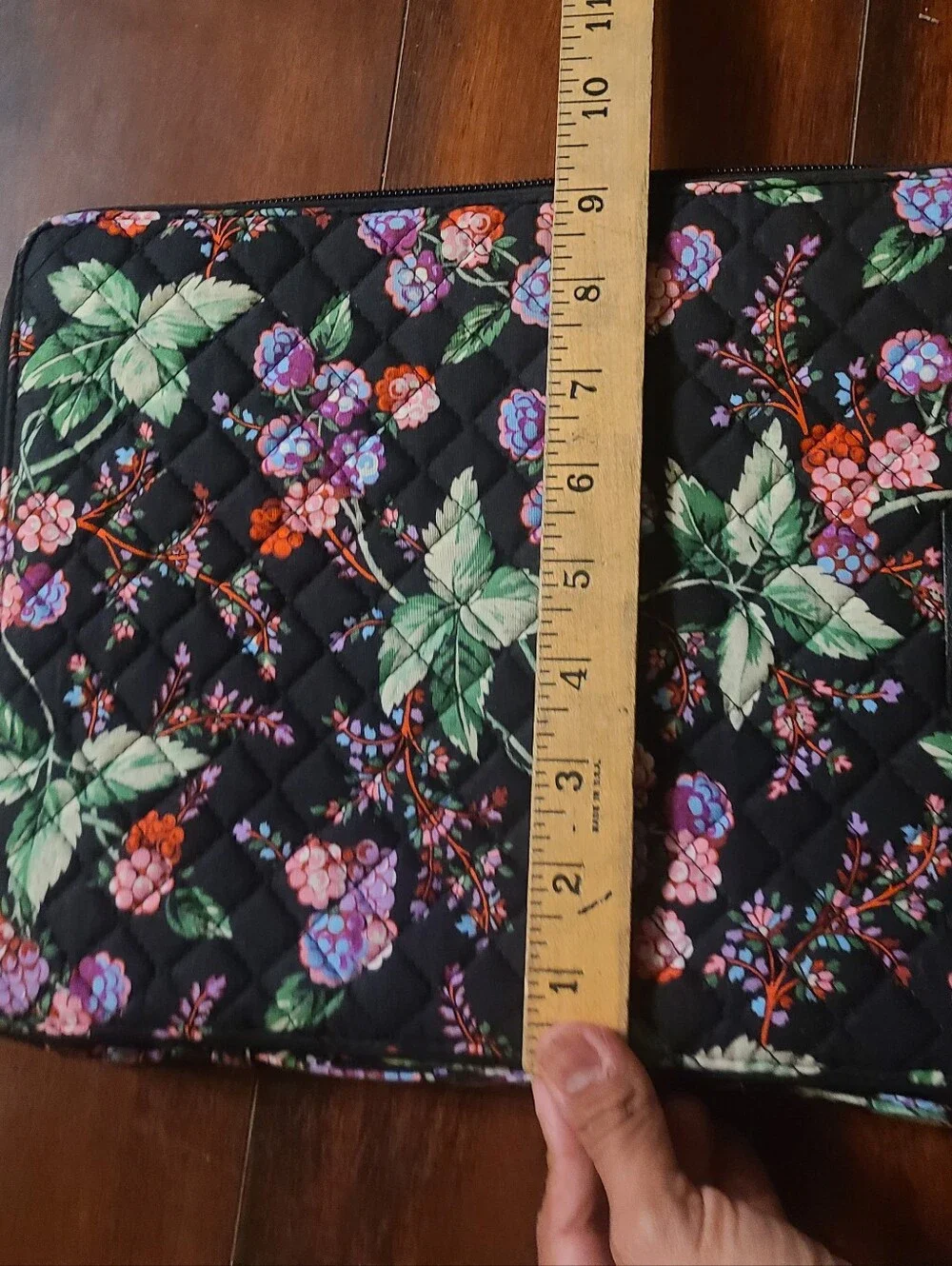 Vera Wang Tablet Case/ Organizer Quilted